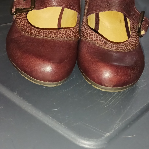 'Gold Button' Mary Jane heel - Picture 4 of 8